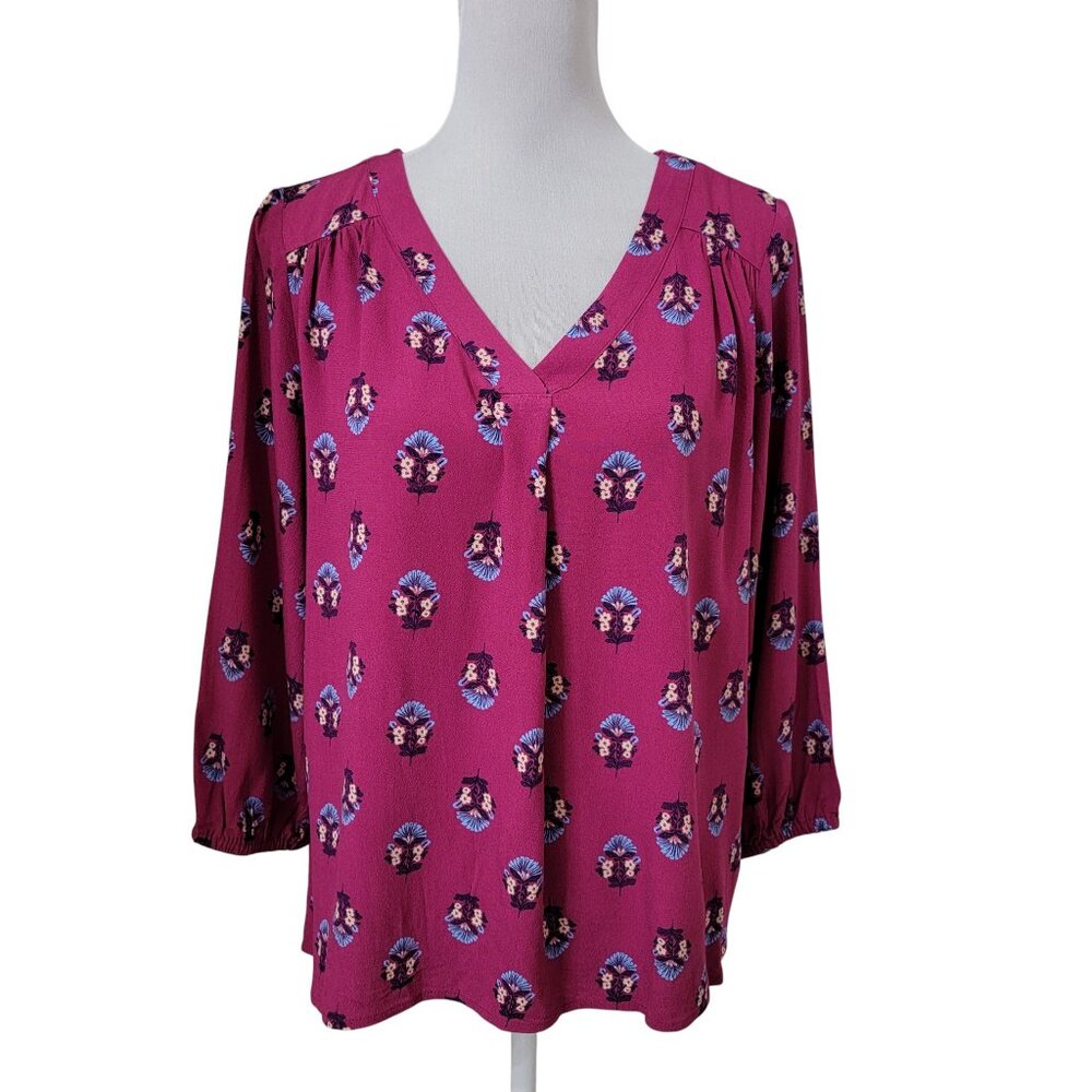 St. John's Bay Size Petite Small (PS) Fuchsia with Rose Stamp Print V Neck NEW